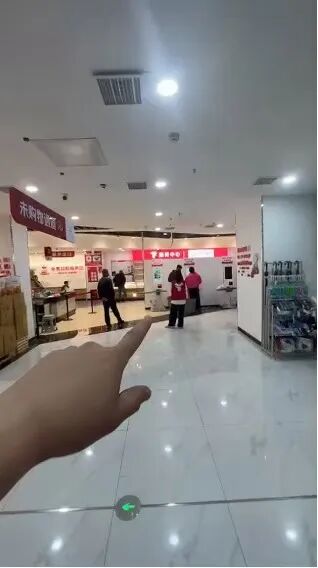 曝美团人员在京东折扣超市偷装摄像采集设备，窃取商业信息被警方带走